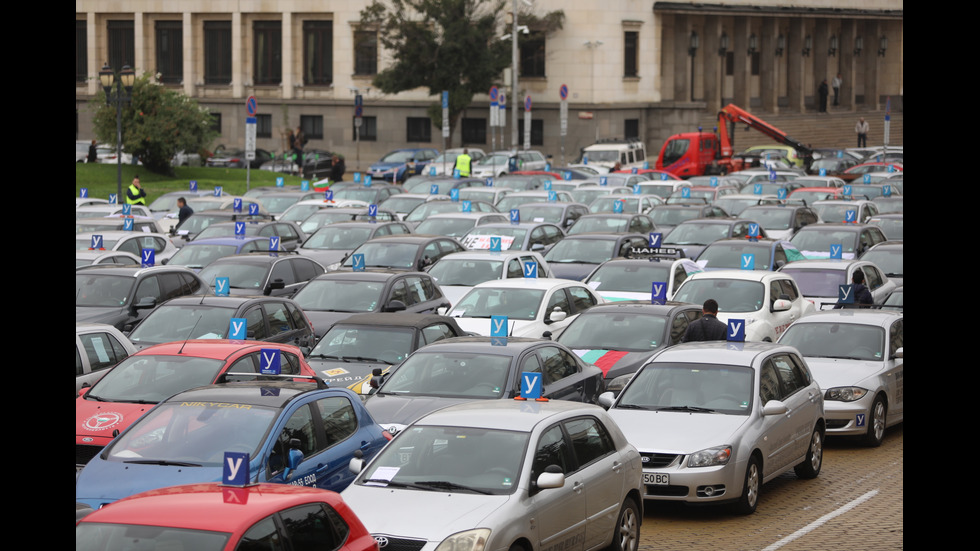 Автоинструктори излязоха на протест