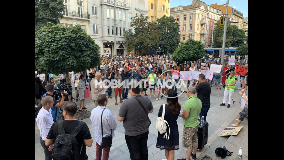 Протест в София в подкрепа на Дебора