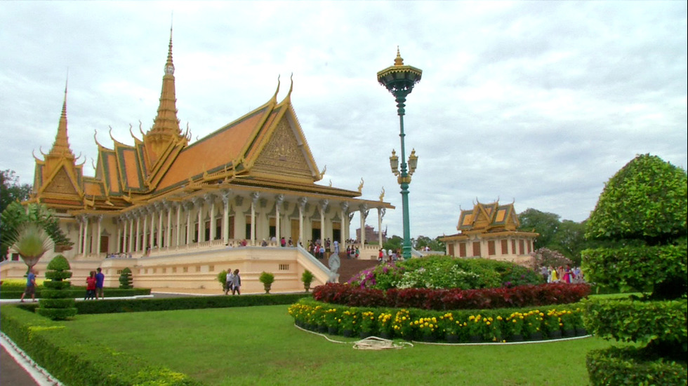 "Без багаж" в центъра на будистки ритуали в Камбоджа