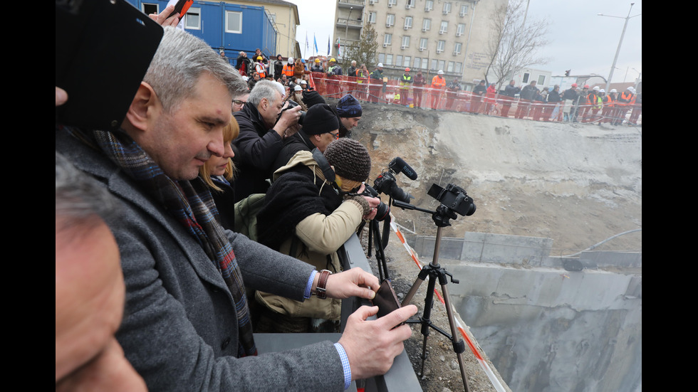 Кметът Фандъкова присъства на пробиване на тунел на метрото в центъра на София II