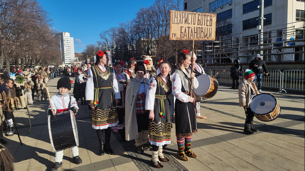 Фестивалът на маскарадните игри "Сурва" в Перник