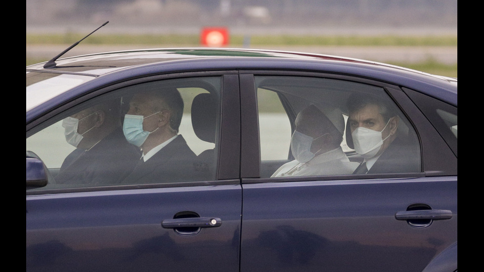 Папа Франциск пристигна в Ирак