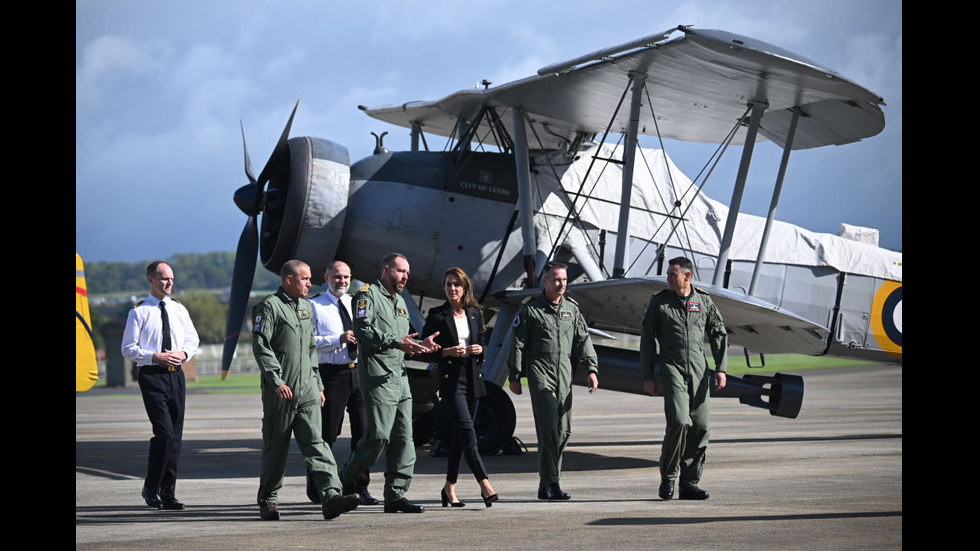 Принцесата на Уелс тества авиосимулатор в британска военна база