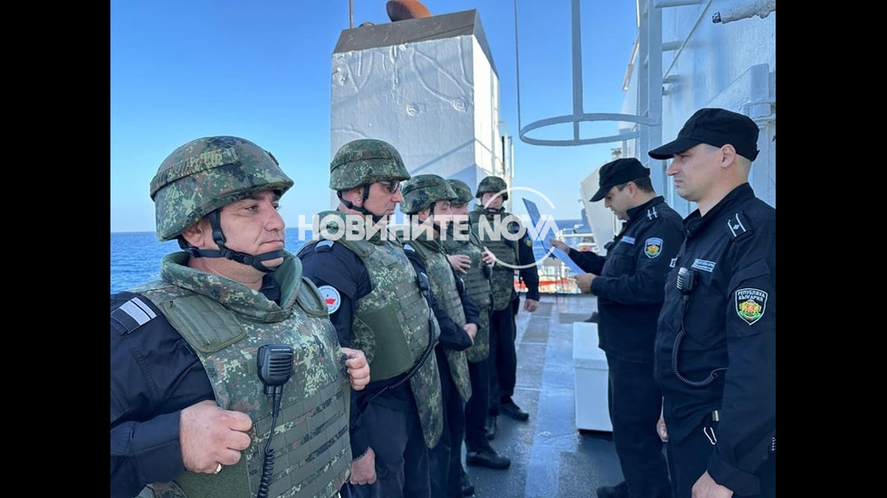 Полярният ни кораб плава сред пирати на път за Антарктика