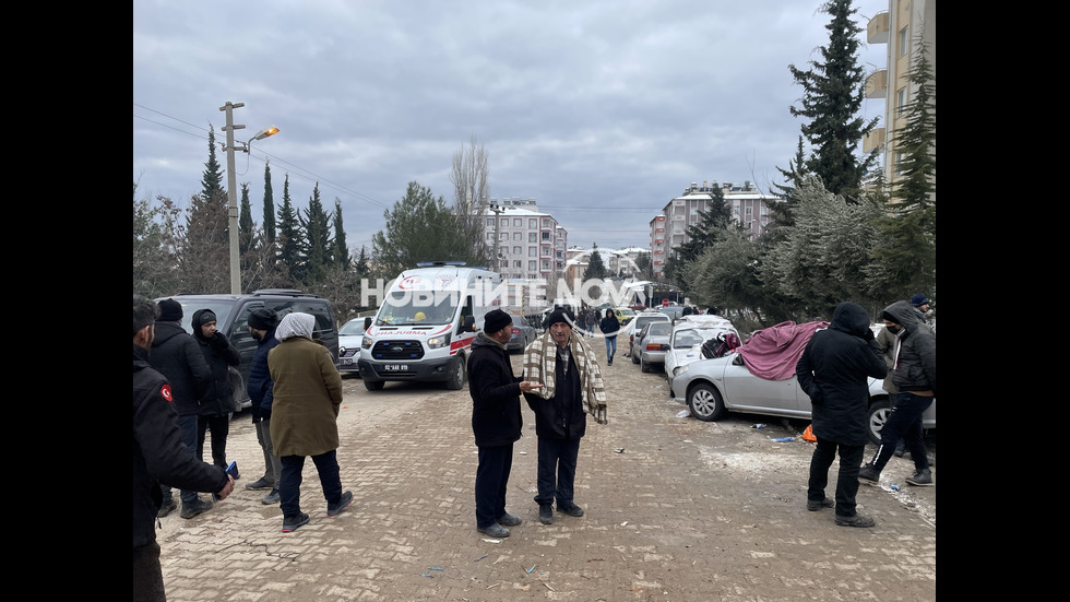 Акция в турския град Бесни: Български пожарникари доловиха сърдечен ритъм в рухнала сграда