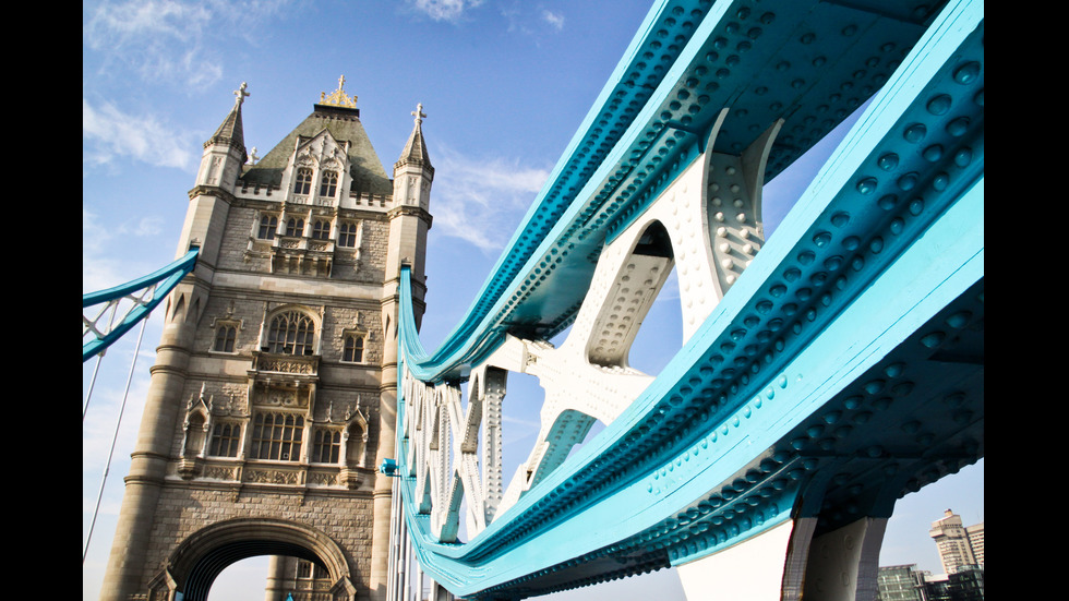 Затварят за ремонт символа на Лондон - Тауър бридж