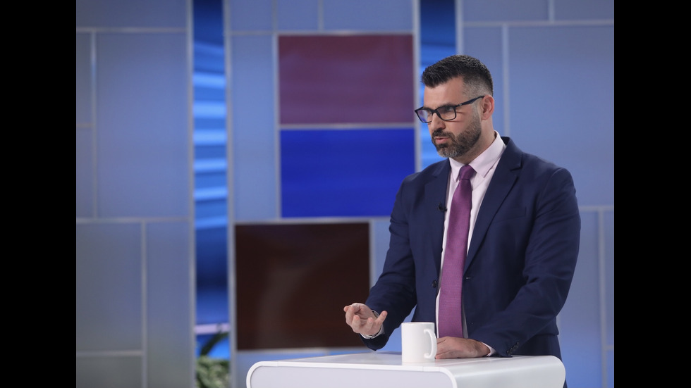 ЗАД КАДЪР: Изборният ден по NOVA В СНИМКИ