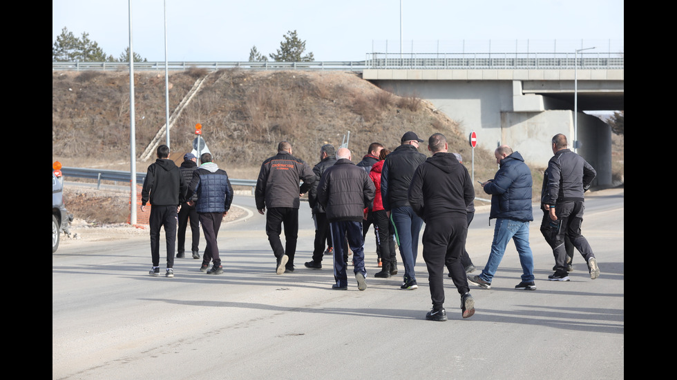 Четвърти ден протести: Земеделци блокират ключови пътища