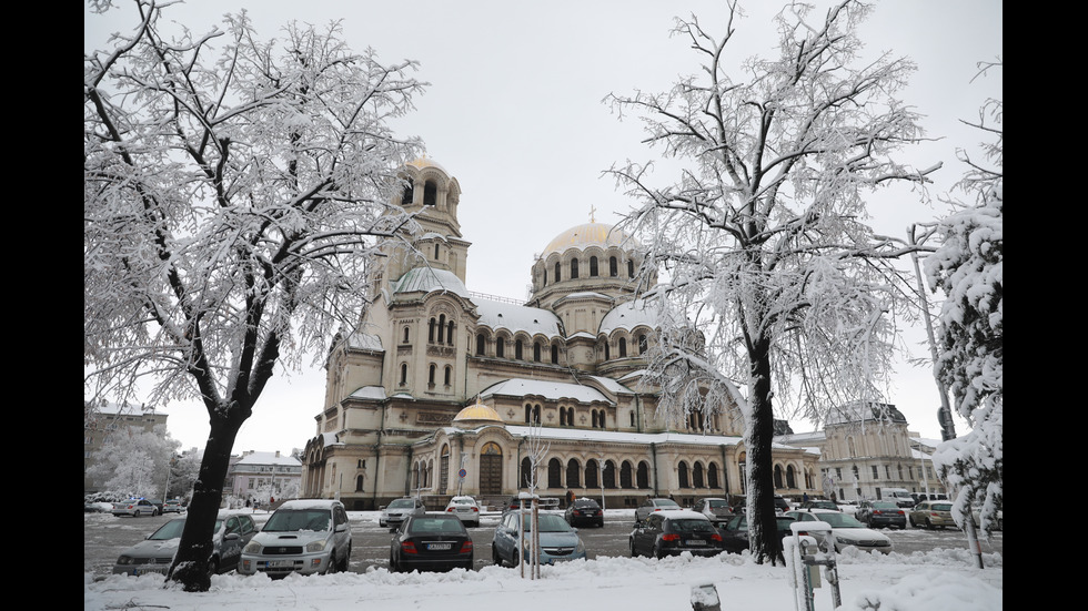 Обилен снеговалеж в София