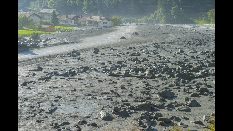 Осем души са в неизвестност след свлачище в Швейцария