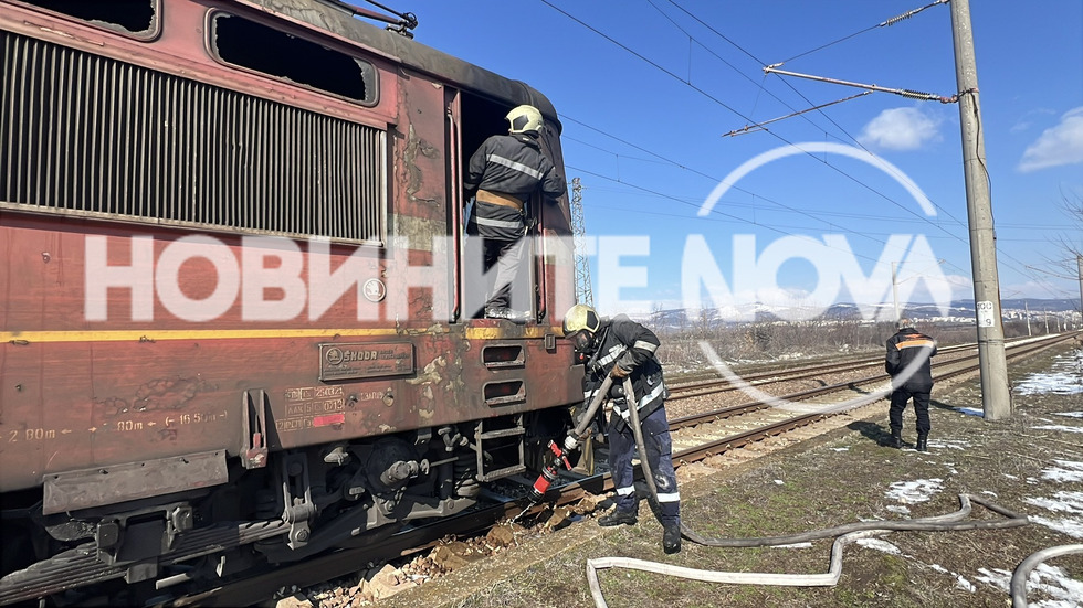 Локомотив се запали на прелез в Старозагорско