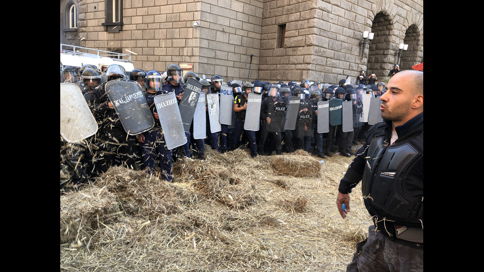 Протест пред парламента