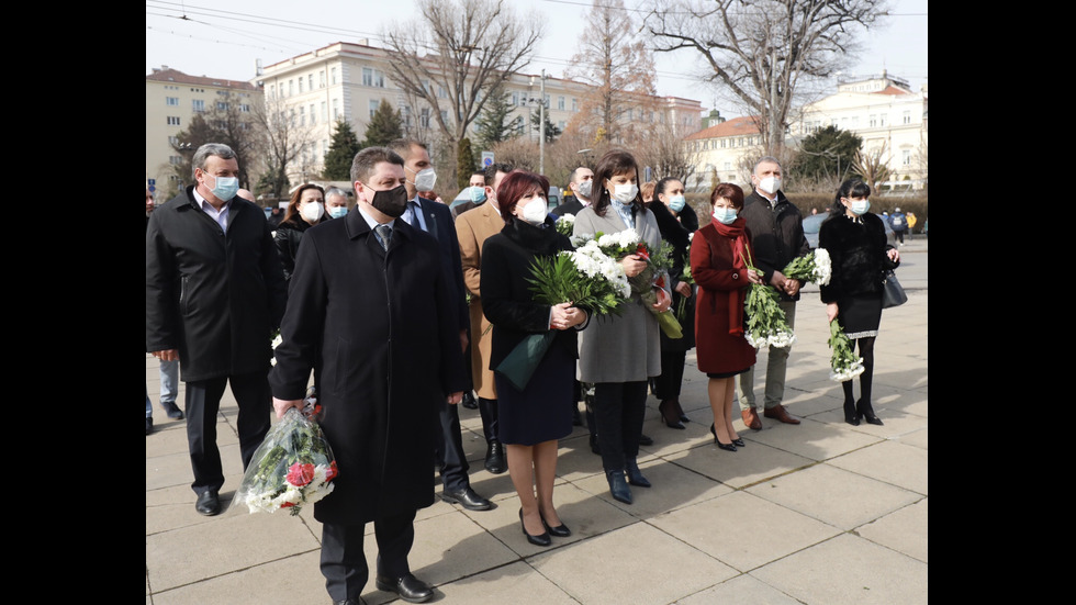 България се прекланя пред подвига на Апостола