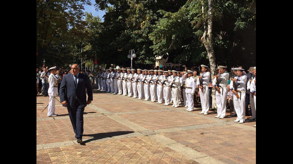 Пеещият паметник в Добрич