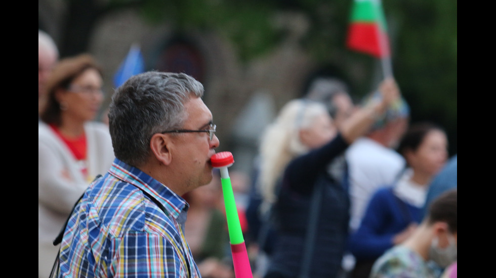 Протест и контрапротест в центъра на София