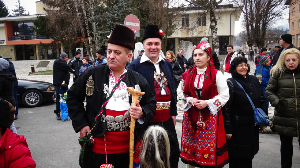 Кукери изгониха злото в Разлог
