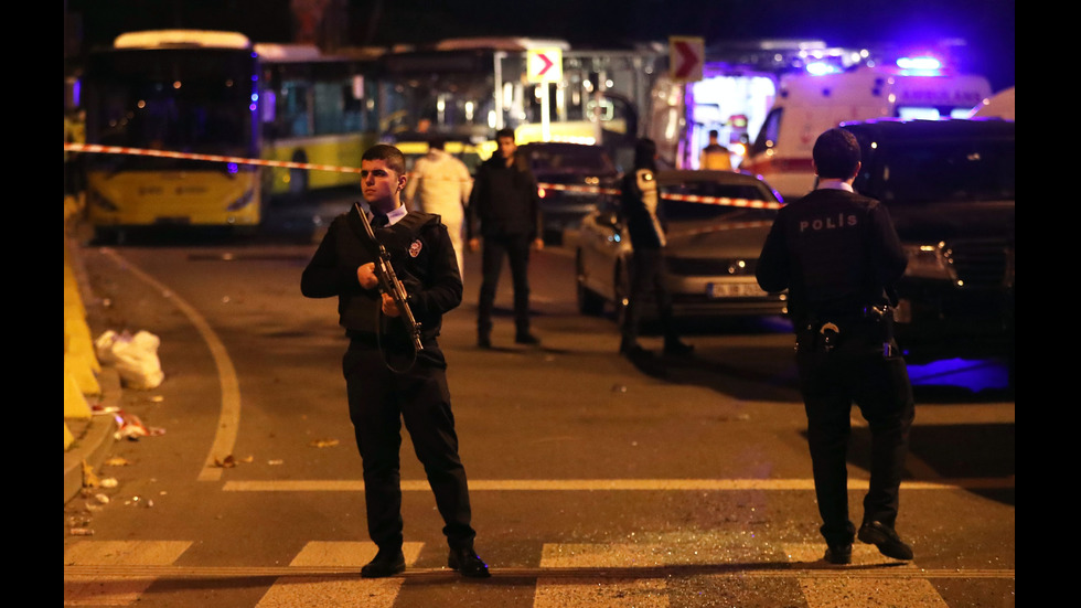 38 убити, 166 ранени и 10 арестувани след атентатите в Истанбул