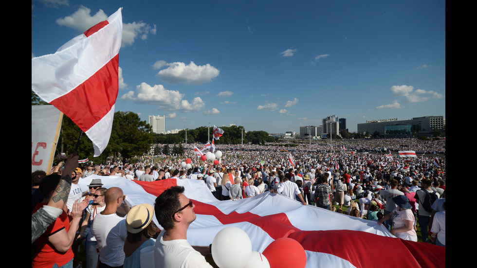 Кадри от дрон показват протестите в Беларус