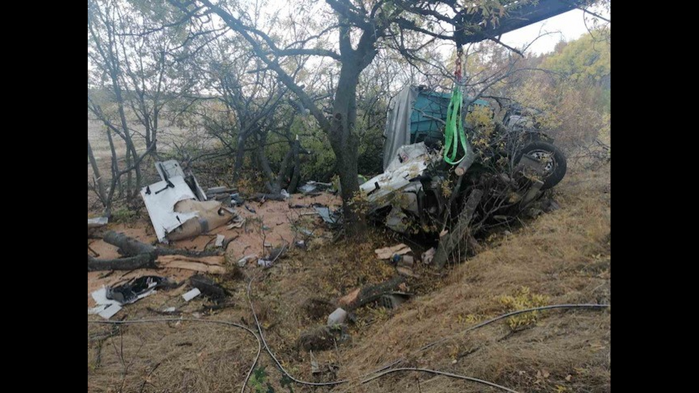 Камион се обърна на пътя Карнобат - Айтос, шофьорът загина