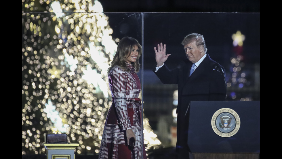 Тръмп и Мелания запалиха светлините на коледното дърво във Вашингтон