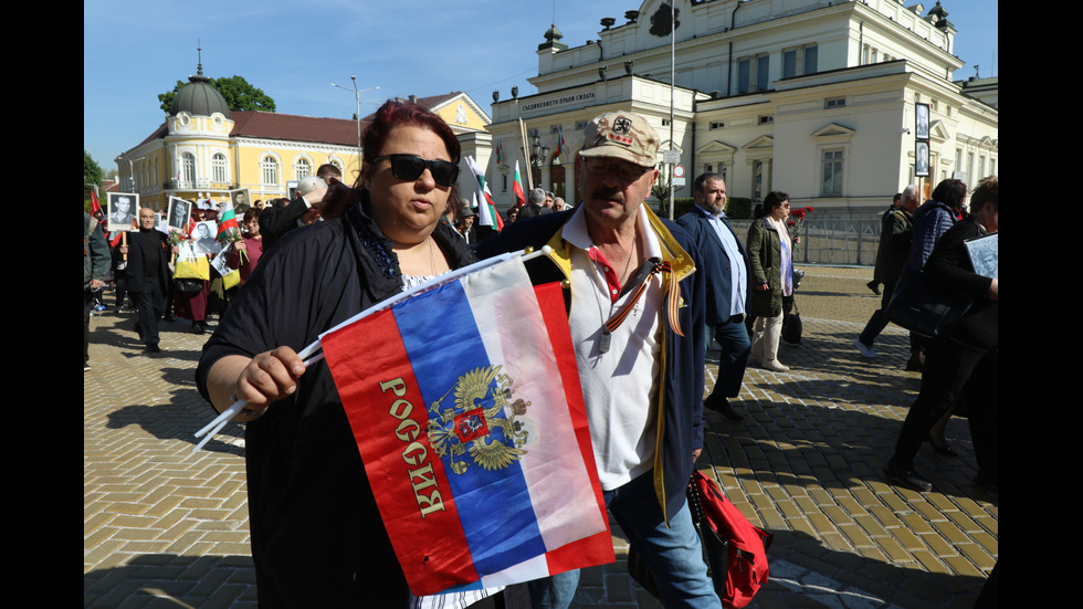 Нарисуваха украинското знаме върху Паметника на Съветската армия