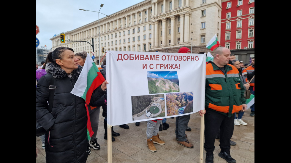 Синдикати от КНСБ и КТ „Подкрепа“ излизат на протест пред МС