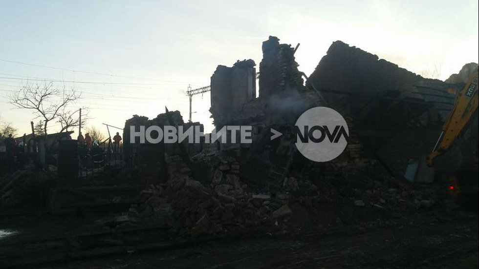 Първи кадри от разрушените домове в Хитрино