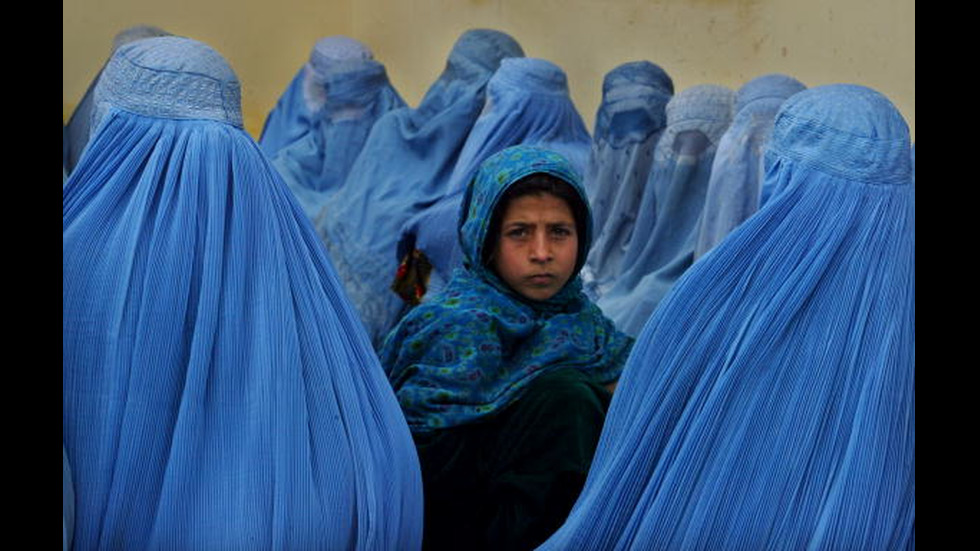 Афганистанки превръщат дъщерите си в момчета