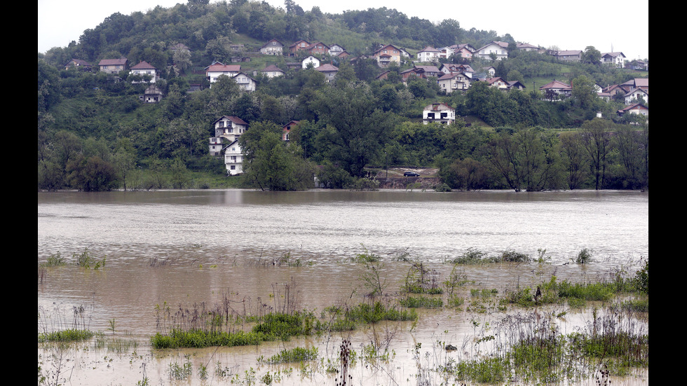 Проливен дъжд предизвика тежки наводнения в Босна