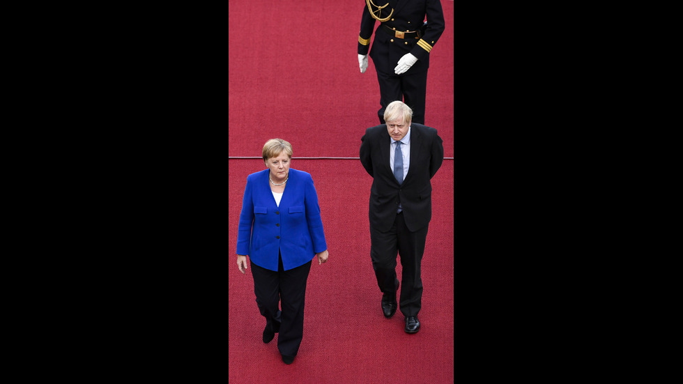 Посрещнаха Борис Джонсън в Германия с протести срещу Brexit