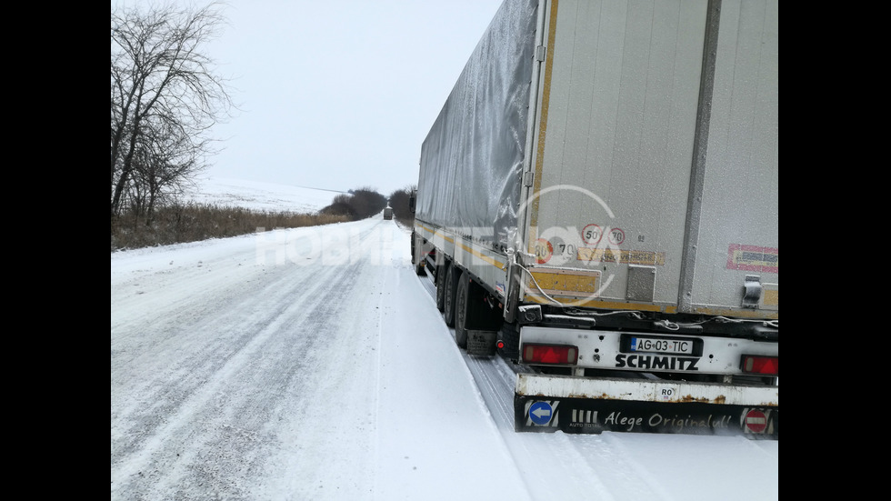 Тежка пътна обстановка по пътя Русе-София заради снега