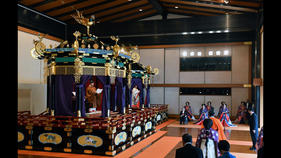 Японският император Нарухито обяви възкачването си на престола
