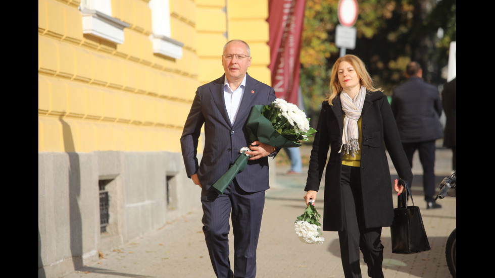 Поклонение пред големия български писател акад. Антон Дончев