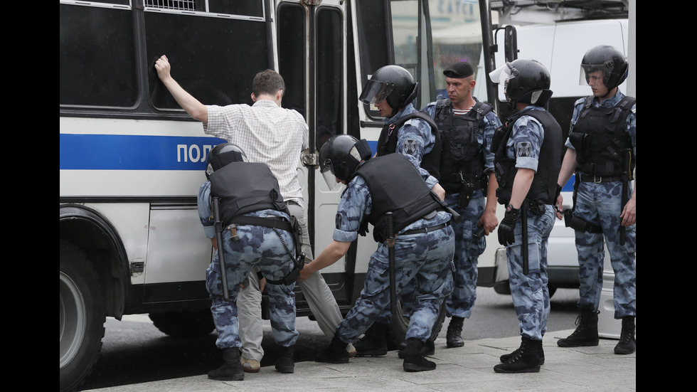 Десетки арестувани на протест в Москва