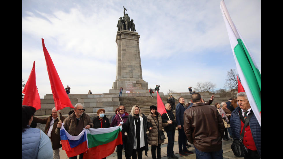Протест в защита на Паметника на Съветската армия в София