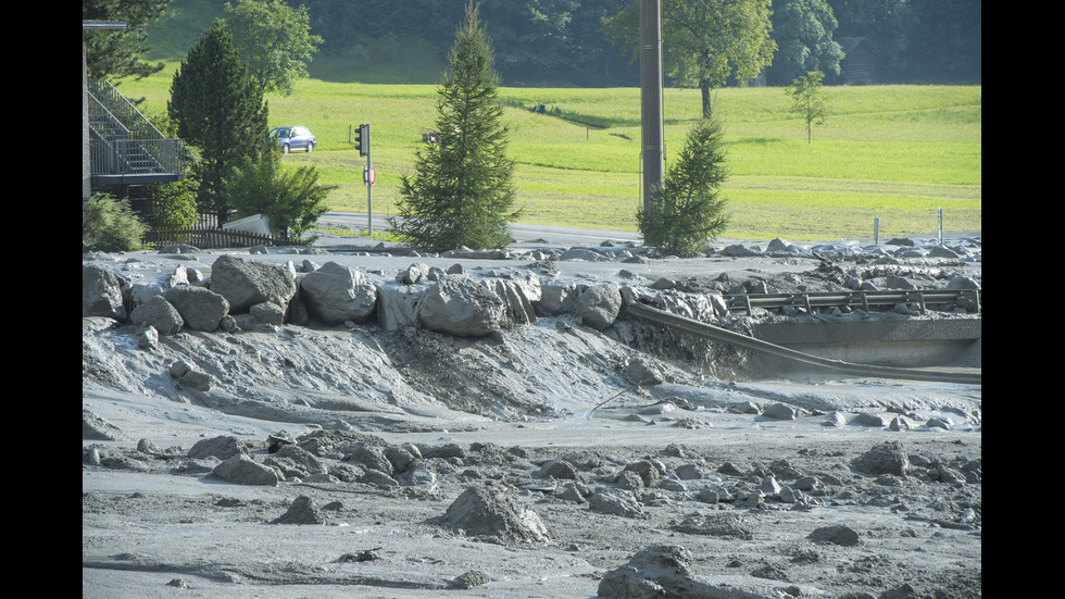 Осем души са в неизвестност след свлачище в Швейцария