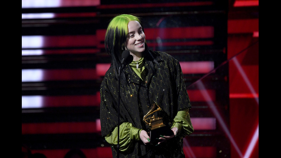 Стил и сексапил завладяха червения килим на наградите „Грами”