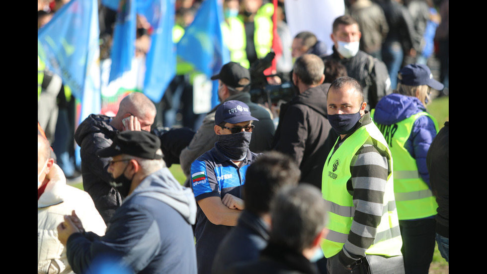 Полицейските служители излизоха на протест