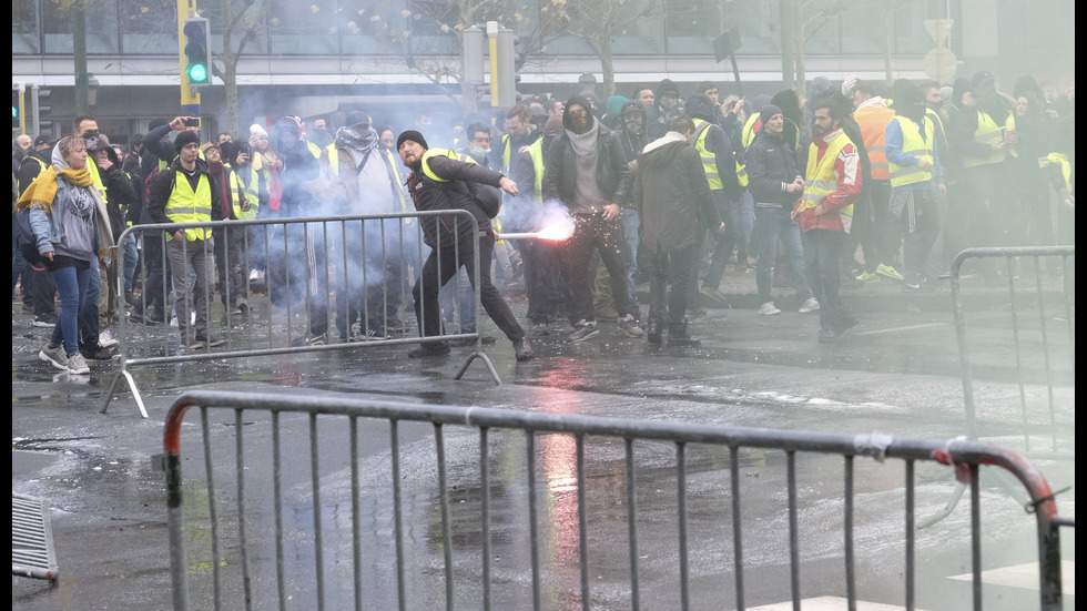 Сблъсъци между полицията и протестиращи в Брюксел