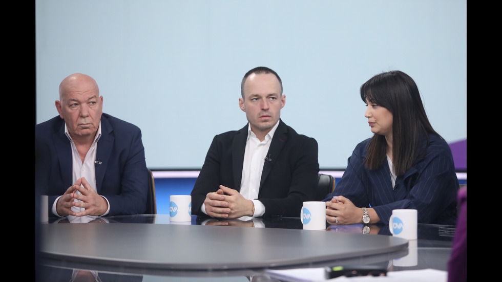 ЗАД КАДЪР: Изборният ден по NOVA В СНИМКИ