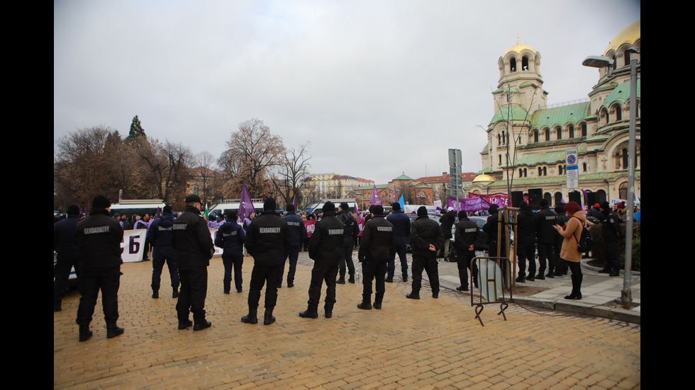 Работници от въглищните централи - на протест в София