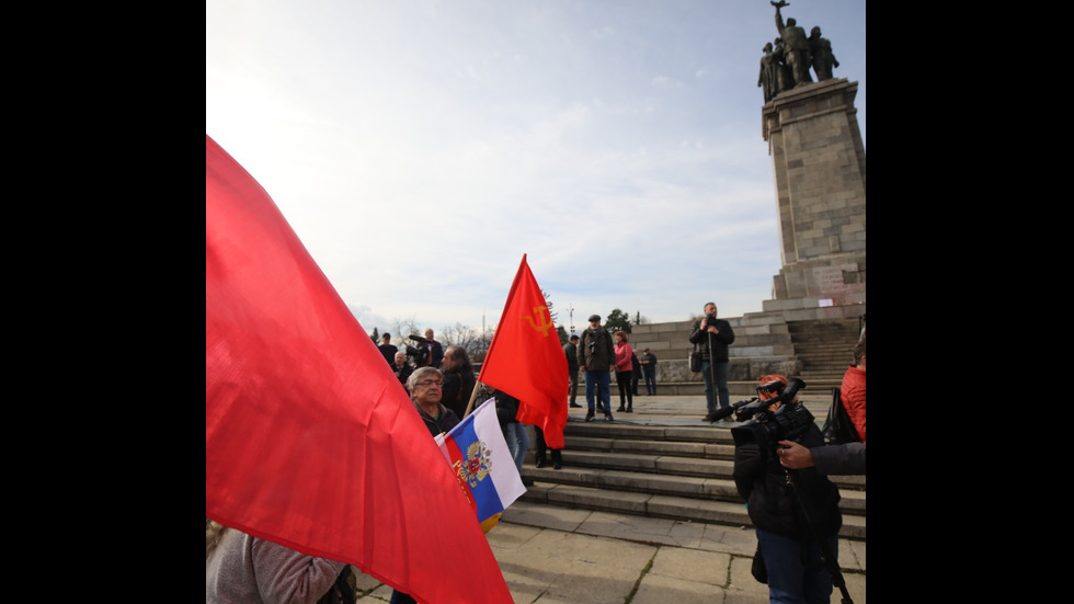 Протест в защита на Паметника на Съветската армия в София