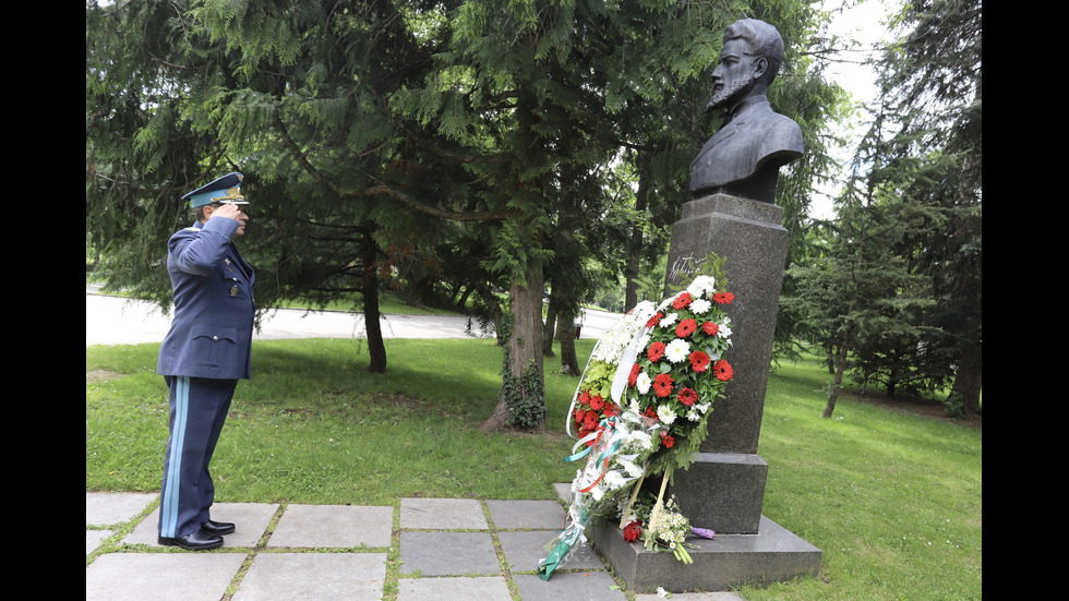 България притихна в памет на Ботев и загиналите за свободата ни