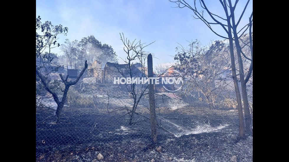 Голям пожар в Старозагорско унищожи къщи, обявиха бедствено положение