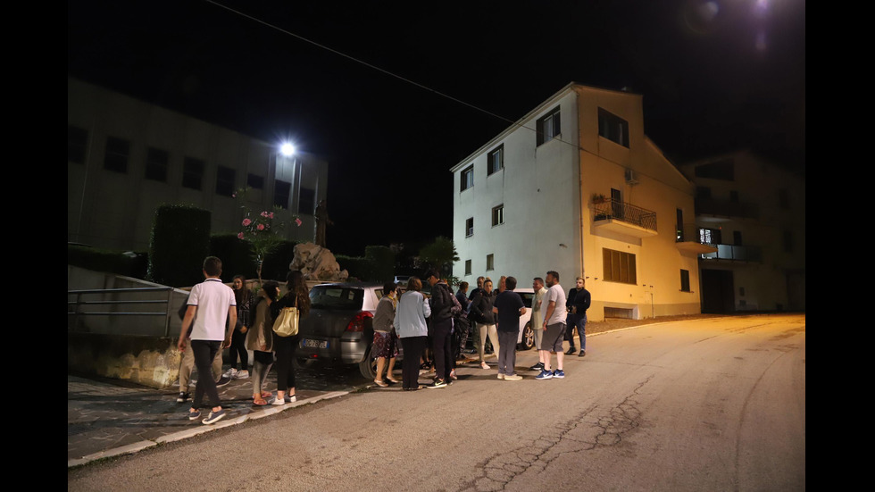 Притеснени италианци спаха на открито след девет труса