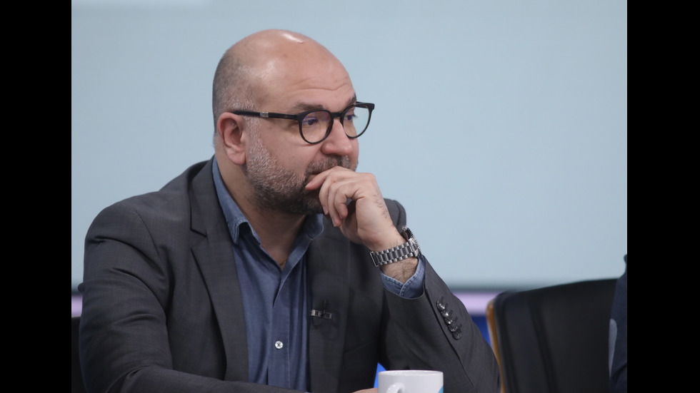 ЗАД КАДЪР: Изборният ден по NOVA В СНИМКИ