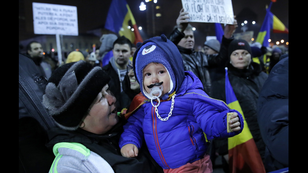 Отново протести в Румъния, въпреки че правителството отстъпи