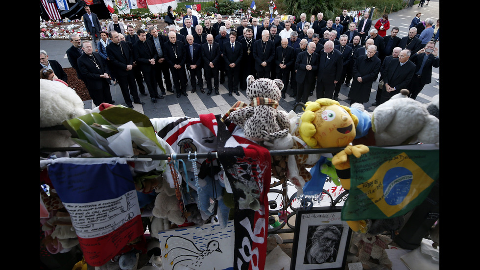 Франция почете паметта на жертвите на атентата в Ница