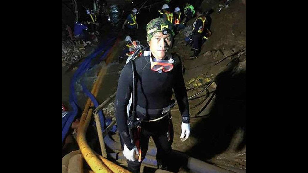 Как спасените деца от Тайланд почетоха паметта на загиналия в пещерата водолаз?