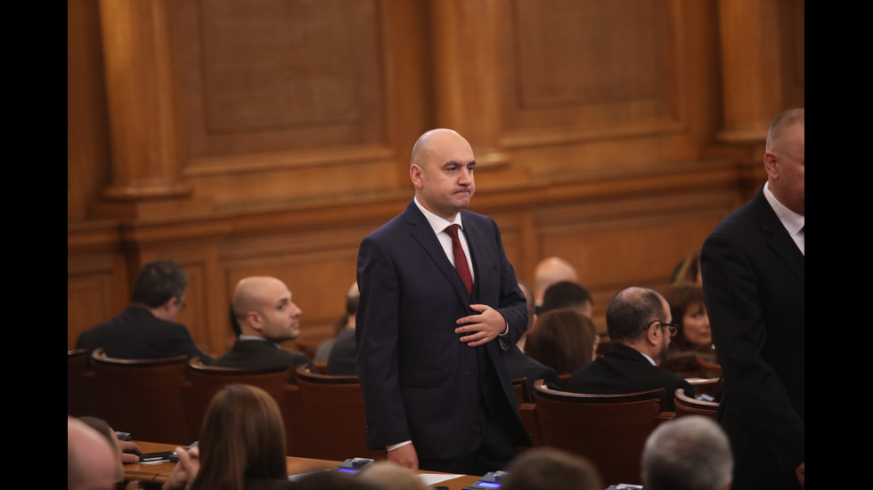 Парламентът решава дали да подкрепи проектокабинета "Габровски"